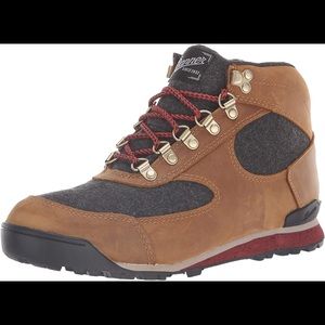 Never worn Danner Jag boots in elk brown
